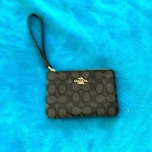 Original Coach wristlet wallet 4x6 inches😀